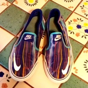 Nike slip on tennis shoes geometric design royal blue light peeling